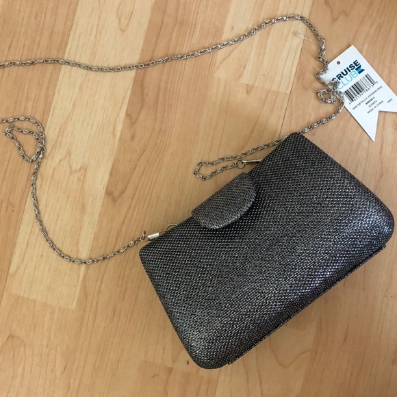 Cruise Club NWT Silver Metallic clutch - Picture 4 of 4